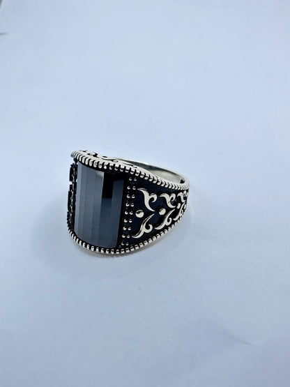 Elegant ring